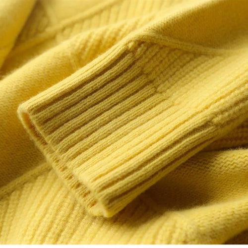 Bequemer, locker sitzender Rollkragenpullover