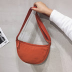 Maren | Halbmondförmige Tasche
