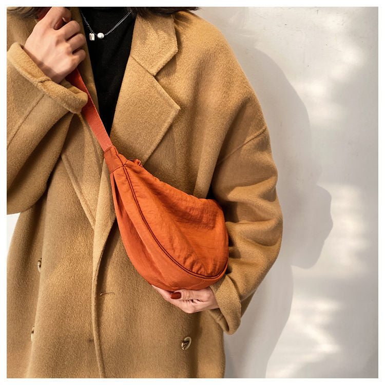 Maren | Halbmondförmige Tasche