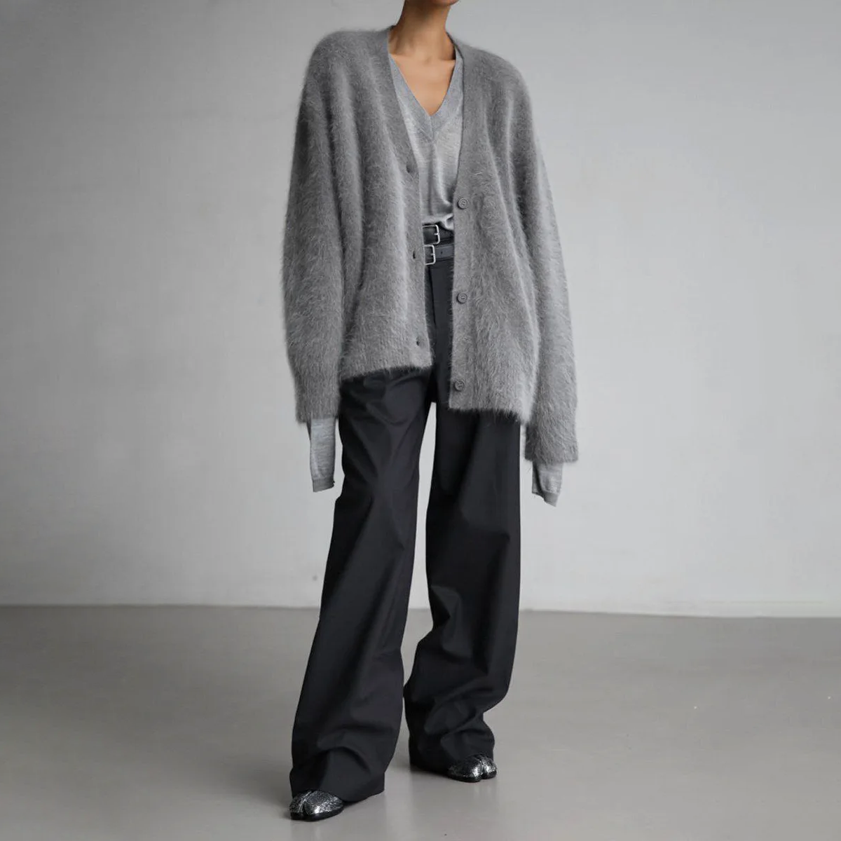 Flauschige Damen Strickjacke V-Ausschnitt