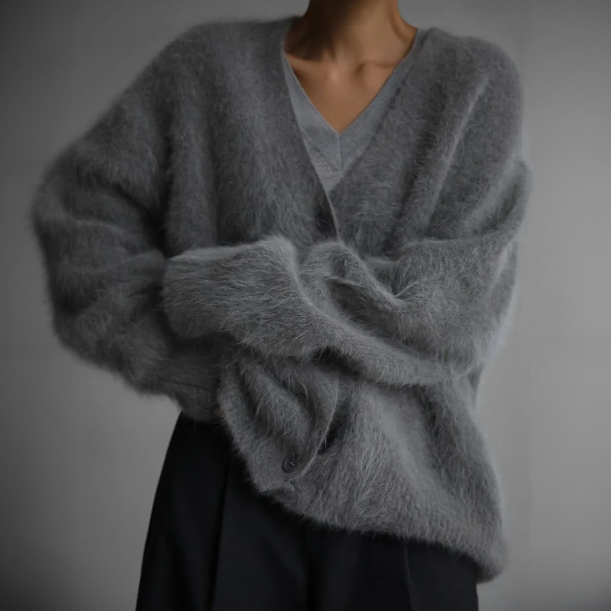 Flauschige Damen Strickjacke V-Ausschnitt