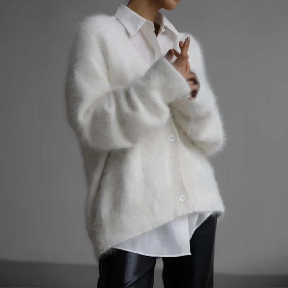 Flauschige Damen Strickjacke V-Ausschnitt