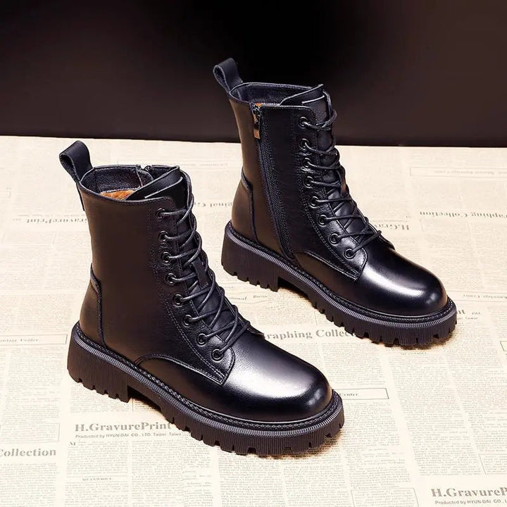 Drune Delphine – Winterstiefel aus schwarzem Leder