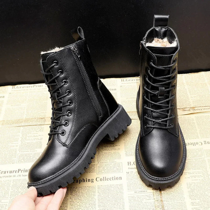 Drune Delphine – Winterstiefel aus schwarzem Leder